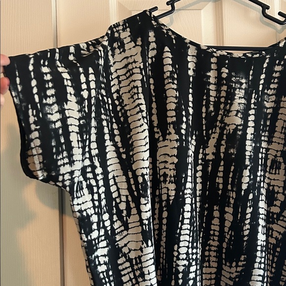 Navy and White Women's Top - Picture 7 of 9